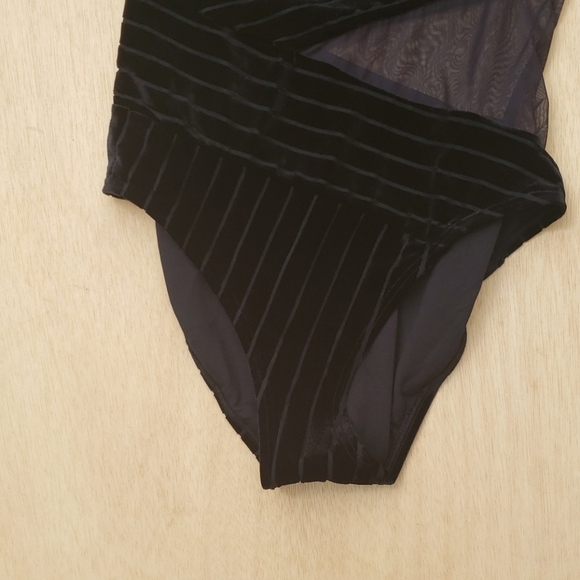 NWT - Kenneth Cole Black One-Shoulder One Piece Swimsuit - Picture 4 of 7